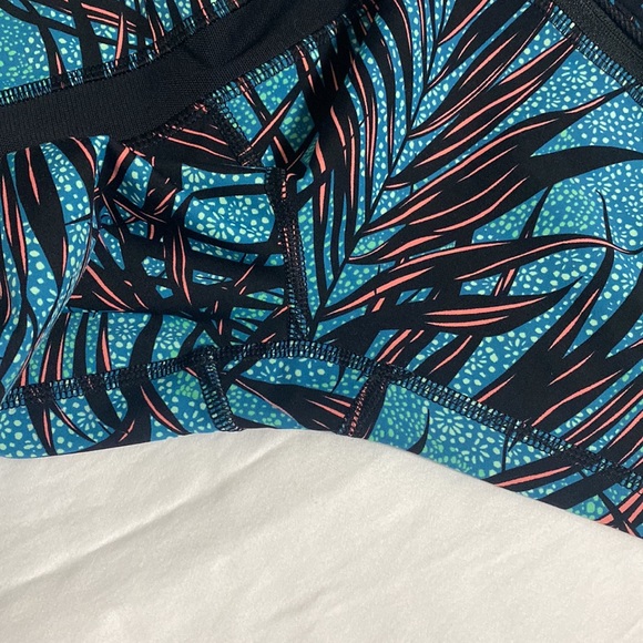 Lululemon Inspire Tight II
Palm Lace Tofino Teal Multi - Picture 7 of 12